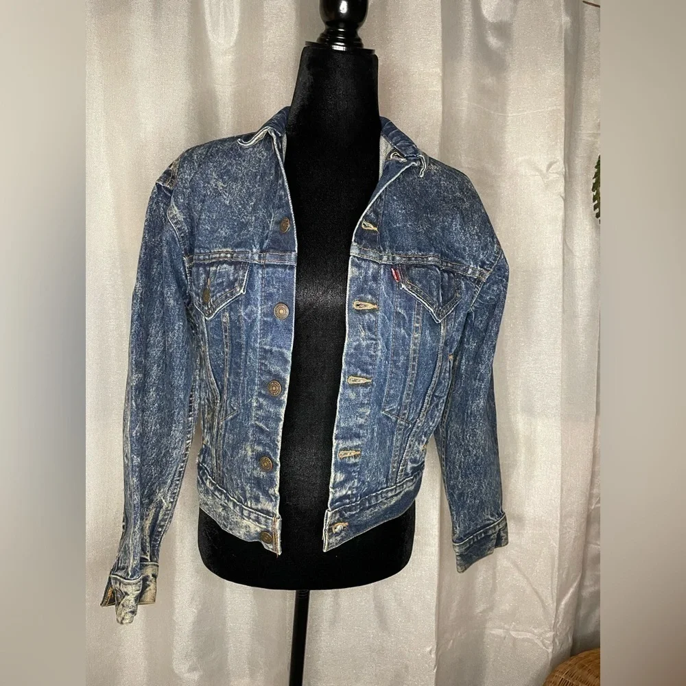 Vintage Women’s 80's Levi's Acid Wash Denim Trucker Jacket,  4 Pockets- Size L   - Picture 5 of 9